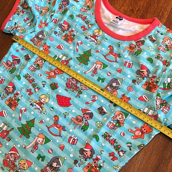 Santa’s Workshop adult size onesie - Picture 4 of 11